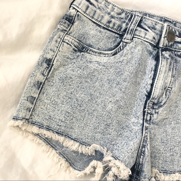 H&M Highwaisted Shorts Size 4. - Picture 3 of 3